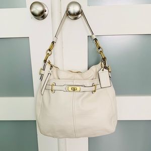 Coach white leather Tote👜❤️